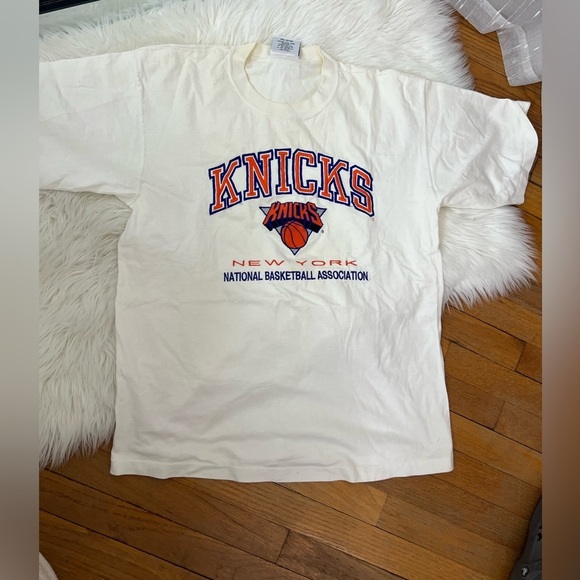 Knicks  White T-Shirt - Picture 1 of 10